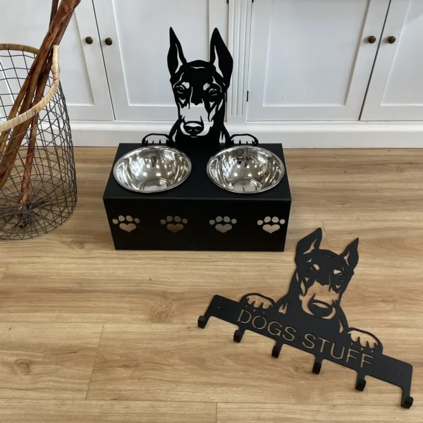Futterbar und Garderobe Dobermann