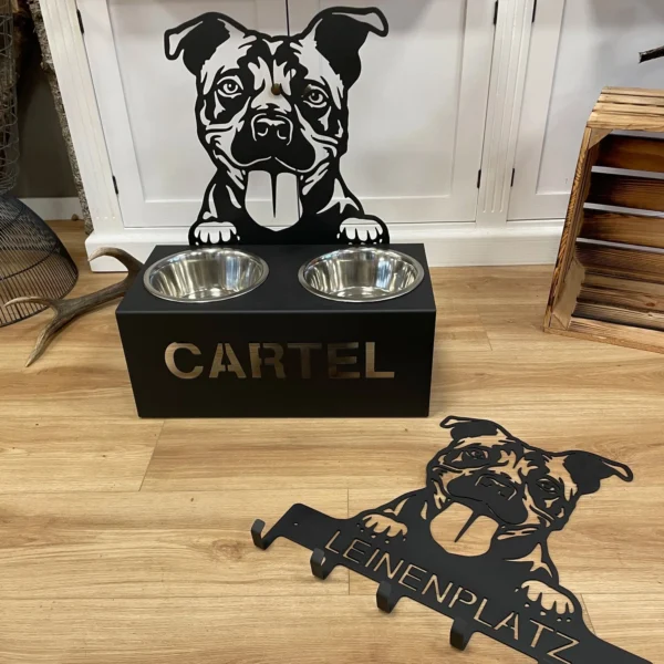 Futterbar und Garderobe Pitbull Amstaff